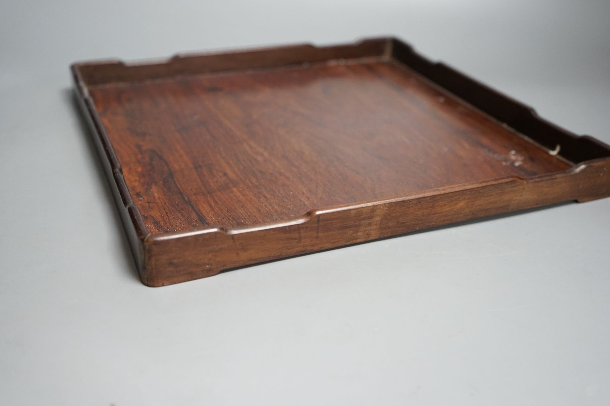 A Chinese huanghuali and hongmu tray, 32x31cm